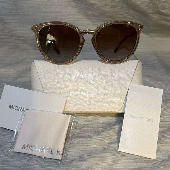 NWOT MICHAEL KORS WOMAN’S ROUND SUNGLASSES WITH CASE - Picture 2 of 9